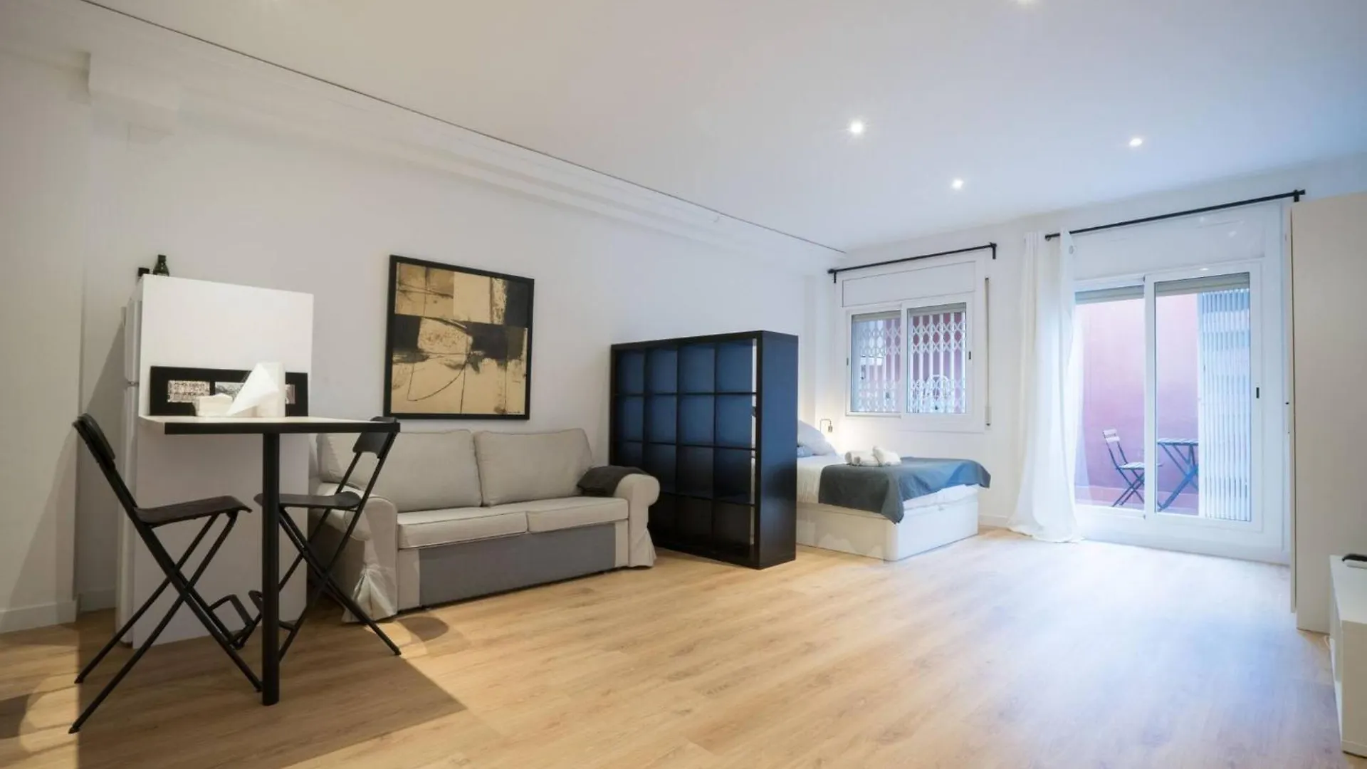 Контакты Bcn - Loft Parc Guell
