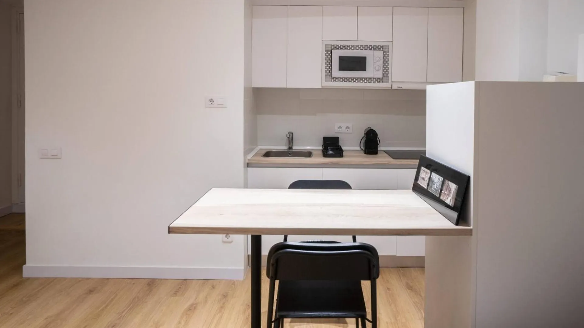 Vila Bcn - Loft Parc Guell Barcelona 0*,  Španělsko